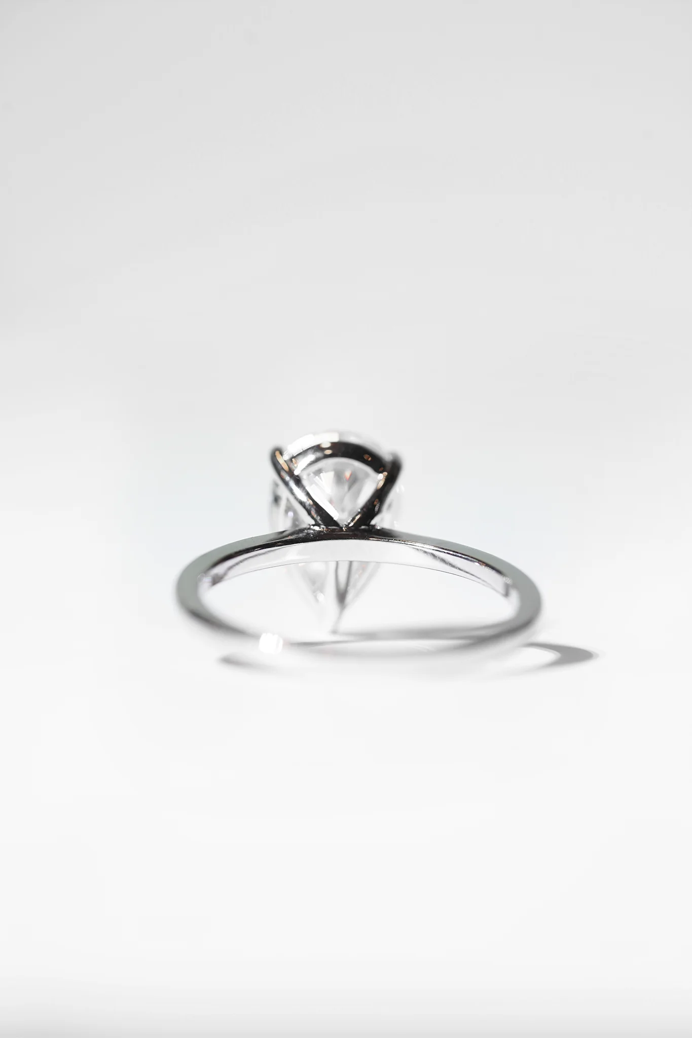 4ct Pear Shape Plain Band - Image 4