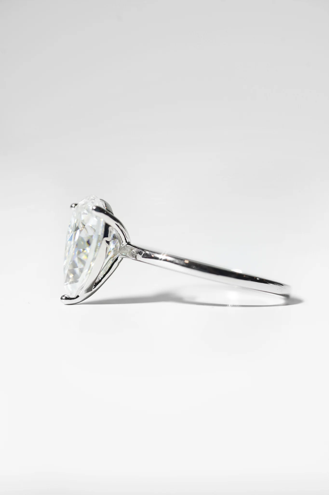 4ct Pear Shape Plain Band - Image 2